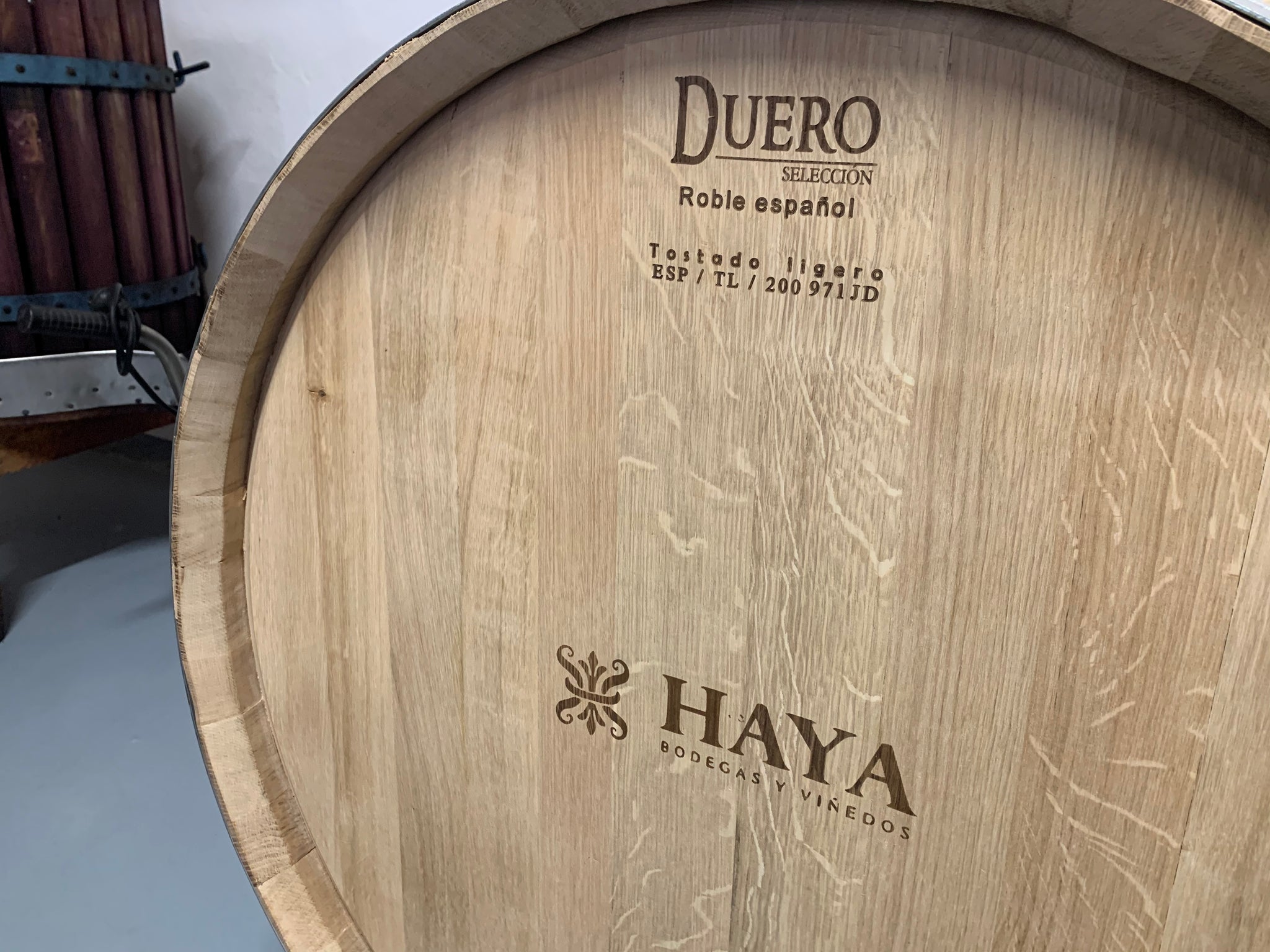 El roble español en la crianza de vinos